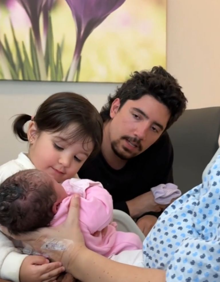 Nace la nieta de Alejandro Fernández, así reaccionó el 'Potrillo'