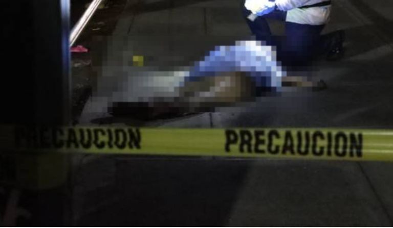 Mujeres asesinan a puñaladas a sujeto en CDMX