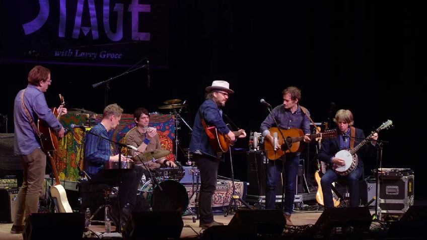 Wilco rinde homenaje a David Bowie con una electrizante Interpretación en vivo de 'Space Oddity'