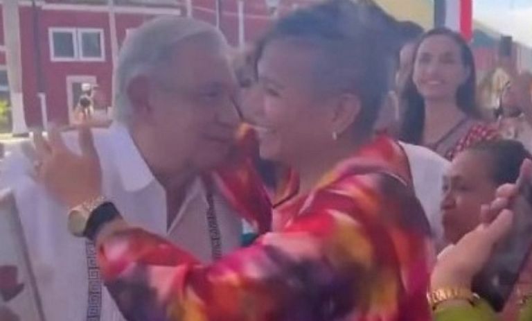 AMLO y Salma Luévano se encontraron en Veracruz. Foto: Internet