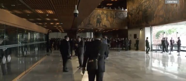 Diputados de Morena llegan para la toma de posesión. Foto: Milenio