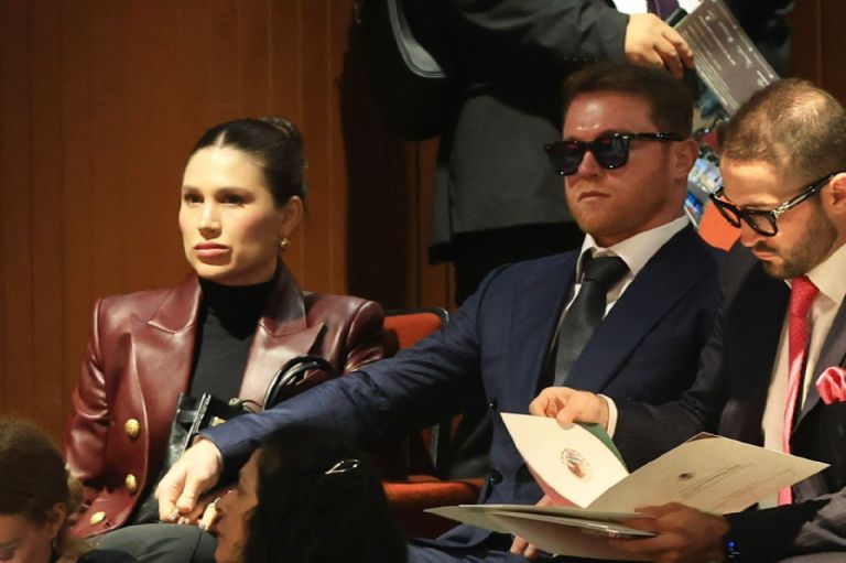 'Canelo', listo para presenciar la toma de protesta de Claudia Sheinbuam. Foto: Twitter