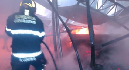 VIDEO: Incendio consume bodega en Iztapalapa y provoca fuerte movilización