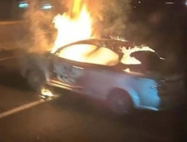 Localizan auto inmolándose en Puebla