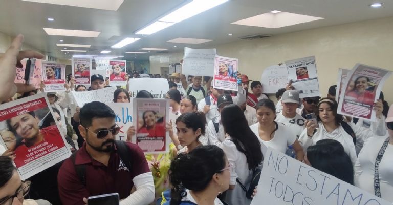 La marcha ingresó al Palacio Municipal de Cajeme