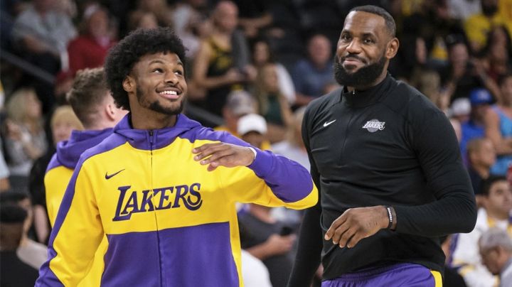 Lakers esquivan críticas mientras LeBron y Bronny James se alistan para hacer historia