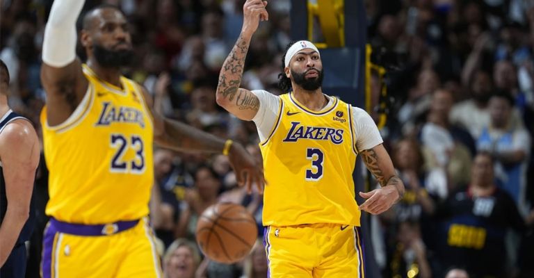 LeBron y Davis esperan llevar lejos a los Lakers