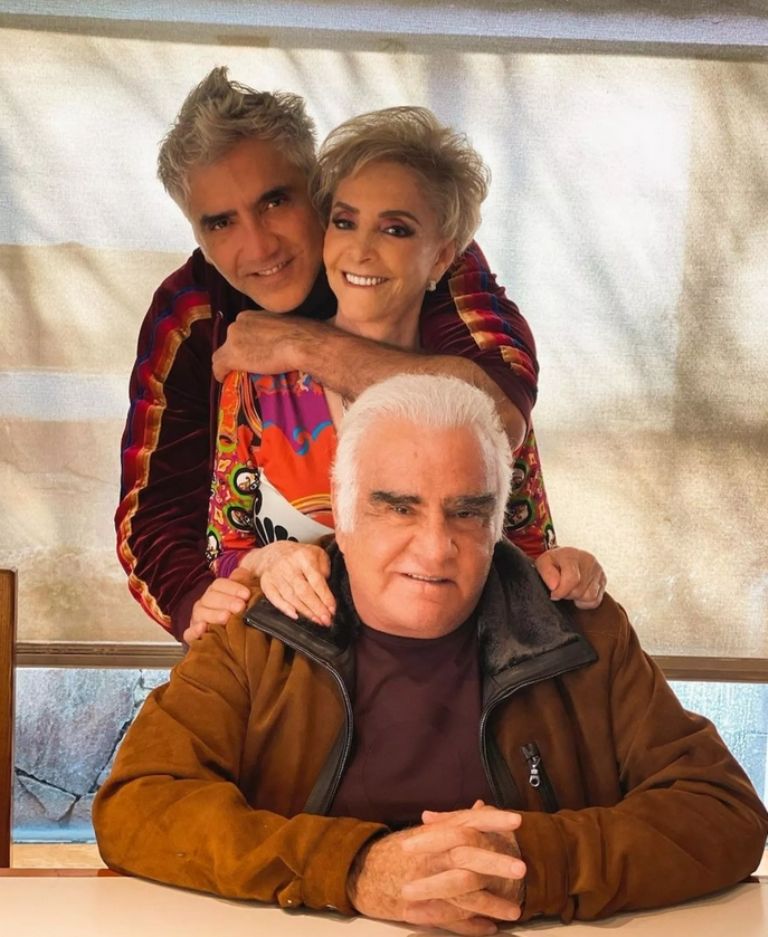 Alejandro Fernández le canta a Cuquita en concierto de Guadalajara