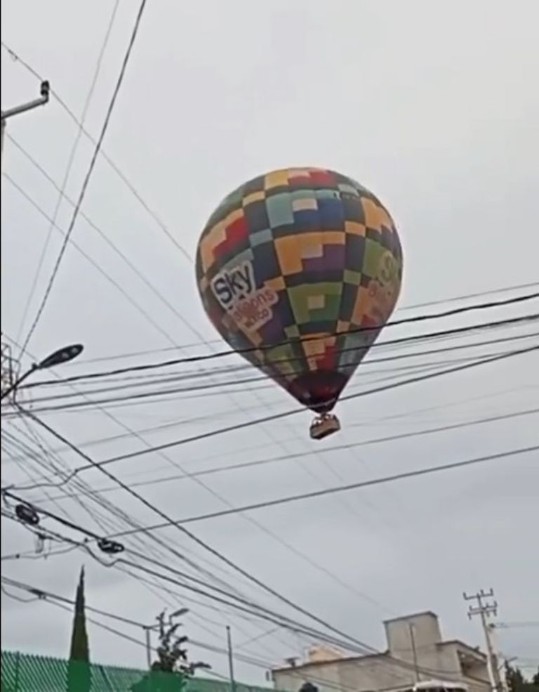 Aterrizan tres globos aerostáticos en Acolman