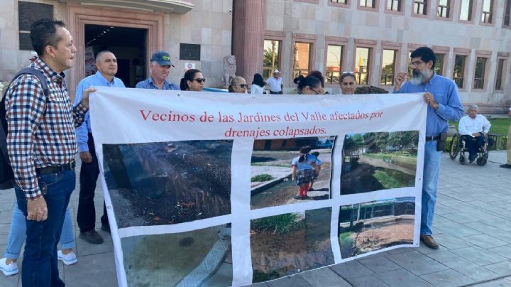 Cajeme: Se manifiestan vecinos de la colonia Jardines de Valle para demandar mejoras al drenaje