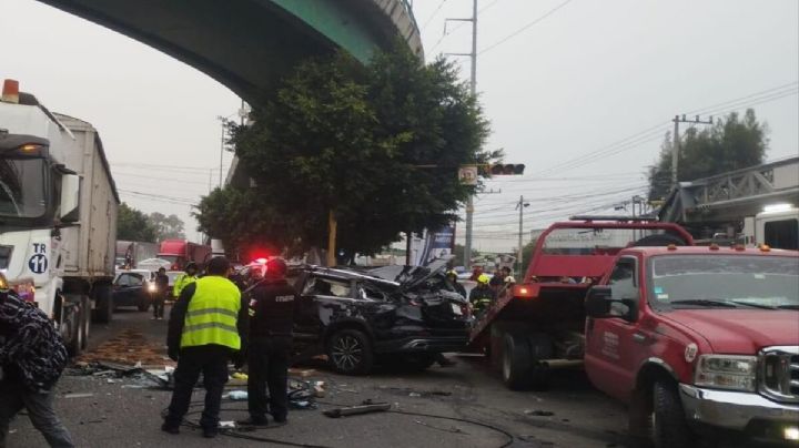 FUERTE VIDEO: Camioneta cae de puente en la carretera Tlalnepantla-Cuautitlán; hay 3 víctimas