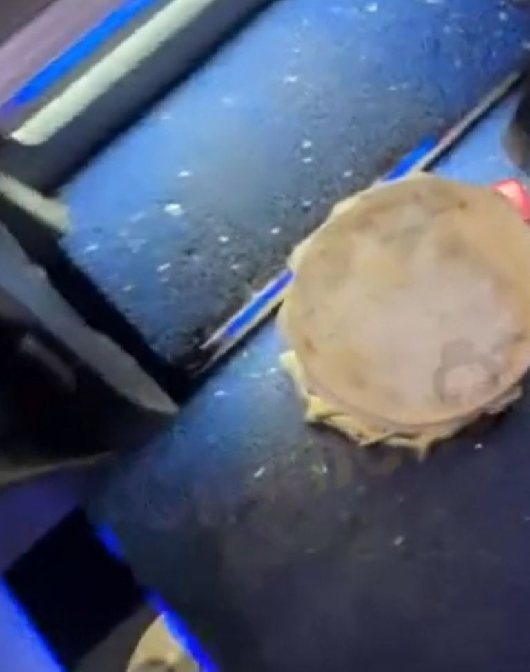 Lanzan piedra en ventana del autobús de los Recoditos para asaltarlos