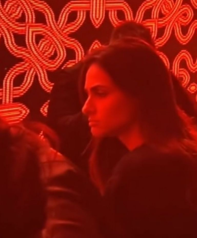 Notni lucía muy seria