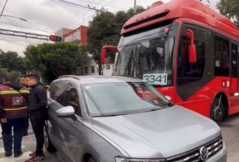 Choque del Metrobús en Xola