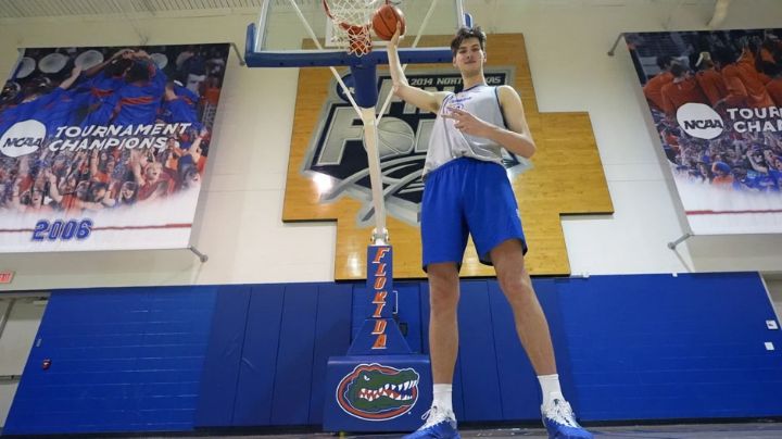 Olivier Rioux, con sus casi ¡2.40 metros! es el jugador de basquetbol más alto del mundo