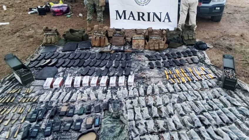 Desmantelan narcocampamento al norte de Sonora; aseguran armamento, autos y explosivos