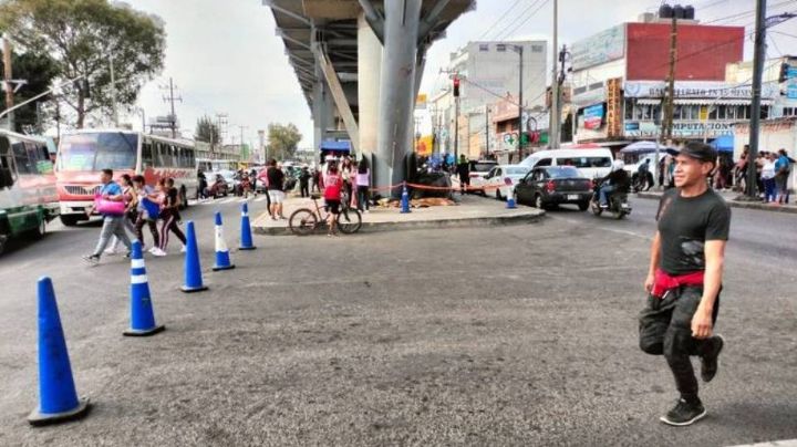 CDMX: Limpiaparabrisas muere arrollado por tráiler mientras dormía en la banqueta