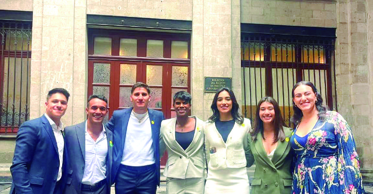 Medallistas olímpicos fueron galardonados