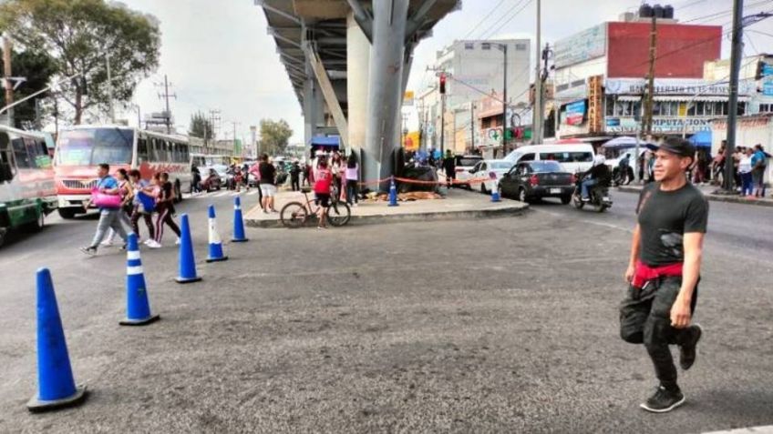 CDMX: Limpiaparabrisas muere arrollado por tráiler mientras dormía en la banqueta