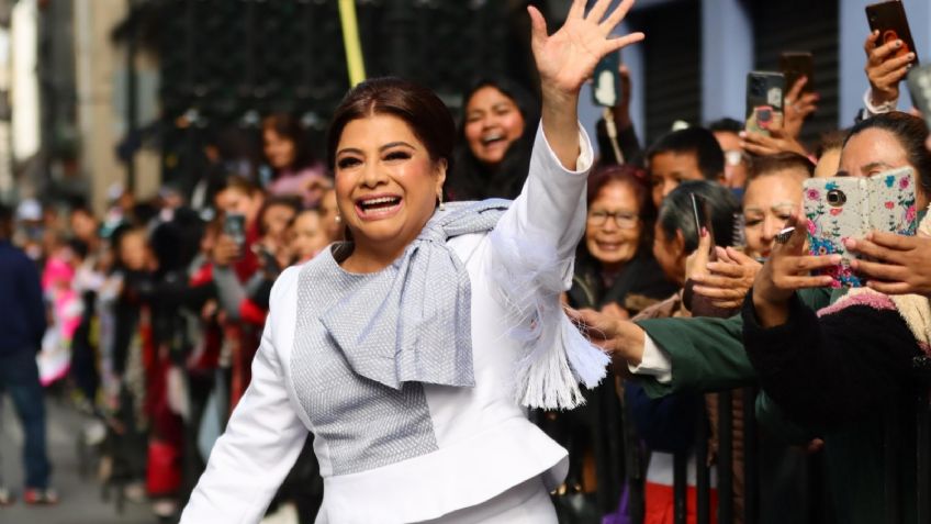 CDMX: Claudia Sheinbaum sorprende al asistir a la toma de protesta de Clara Brugada
