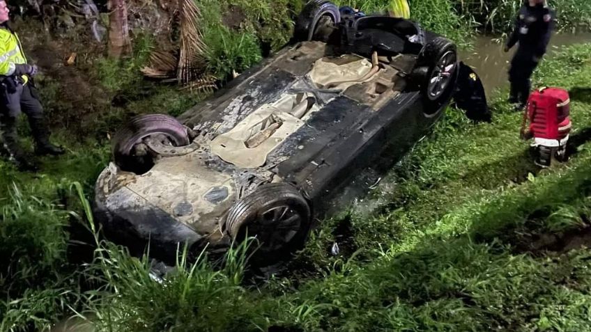 VIDEO: Automóvil cae al Río de los Remedios, en Tlalnepantla; al menos un muerto
