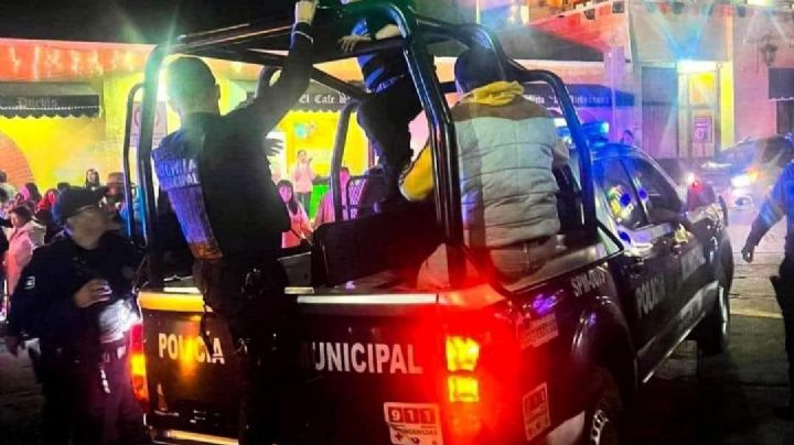 Borracho causa destrozos en Tepotzotlán; atropella a seis personas y destruye puestos