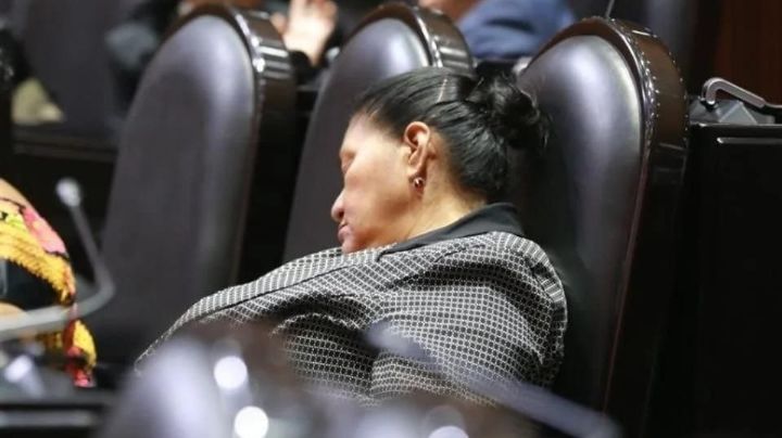Ella es la diputada de Morena Herminia López que fue captada durmiendo en sesión del Congreso