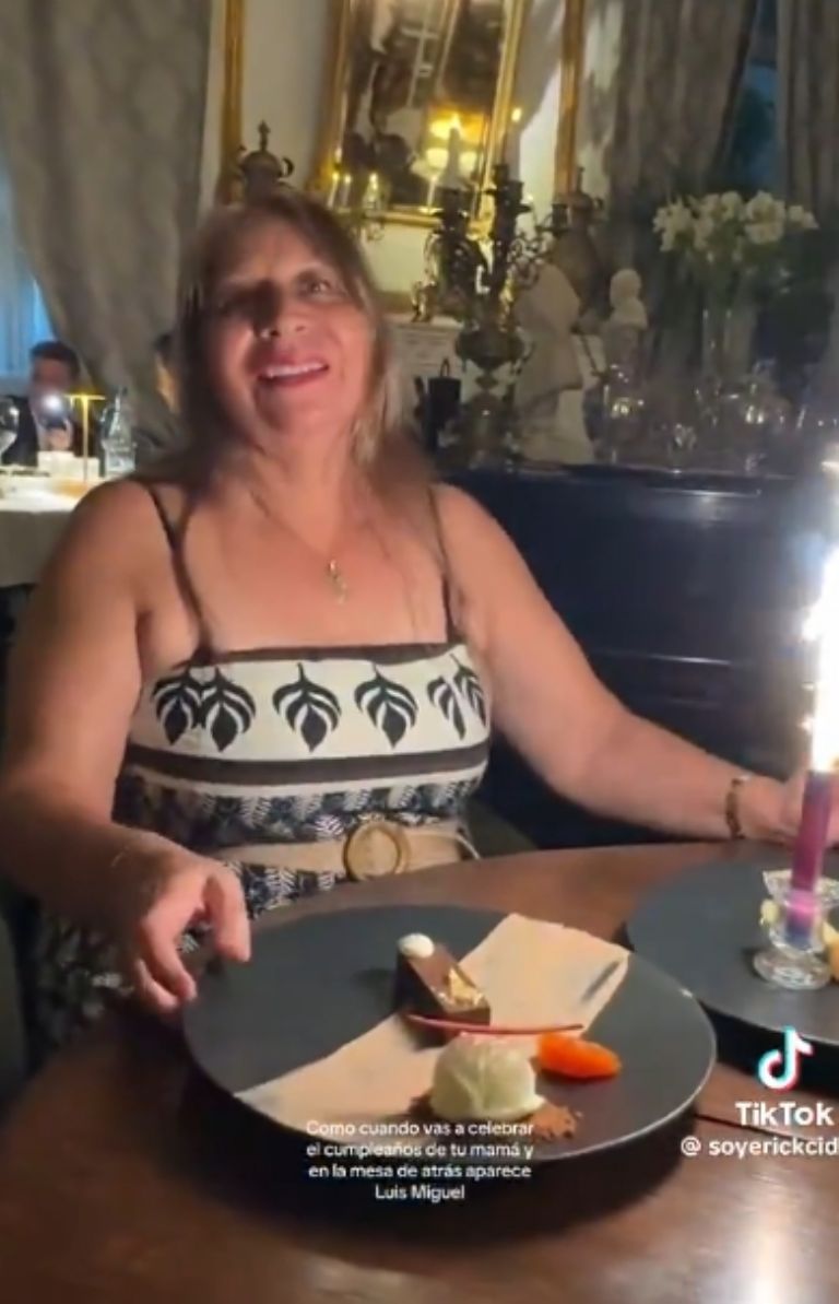 El personal del restaurante les pidió que grabaran desde otro ángulo