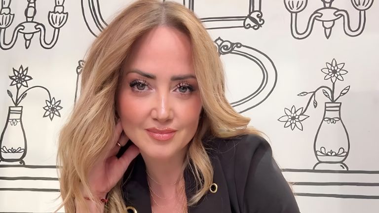 Andrea Legarreta envía mensaje de felicitación a su mamá