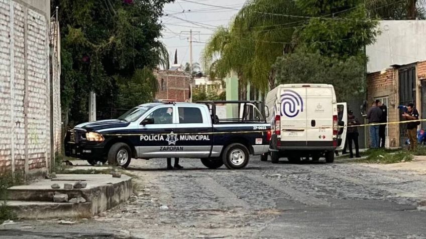 Macabro hallazgo en Jalisco: Encuentran cuerpo decapitado en un sillón abandonado