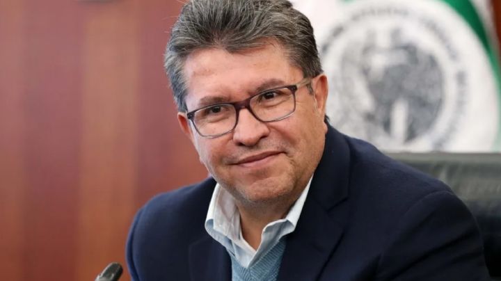 "Es una Constitución nueva": Monreal admite que las reformas la transforman de raíz