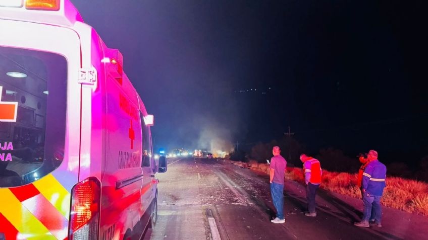 Fatídico accidente en carretera de Sonora deja un vehículo calcinado y varias víctimas
