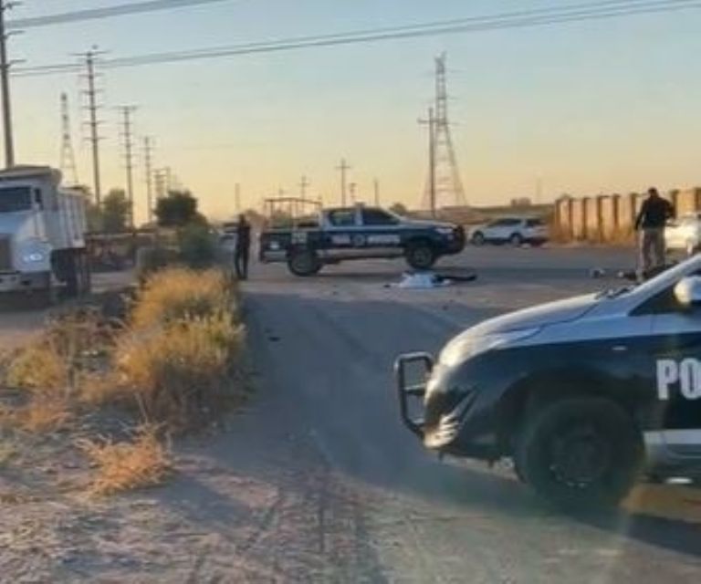 El cuerpo del motociclista quedó tendido en medio de calle Base