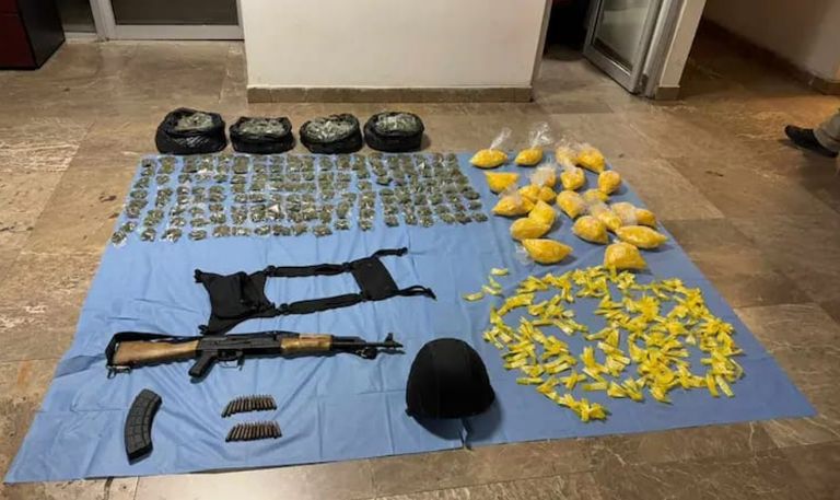 Droga y otros artículos asegurados en la Benito Juárez