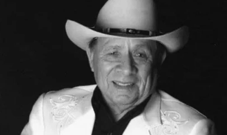 Falleció el querido cantante, Catarino Leos