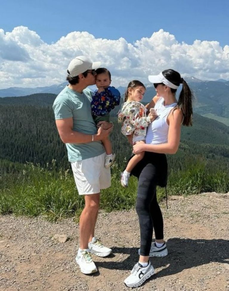 La pareja tiende a compartir imágenes en familia a través de redes