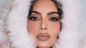 Foto ilustrativa de la nota titulada Kim Kardashian desata polémica por posar casi sin ropa con rosarios en su última campaña