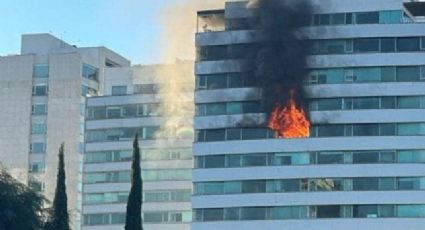 VIDEO: Fuerte incendio consume departamento en zona residencial de Puebla; un herido