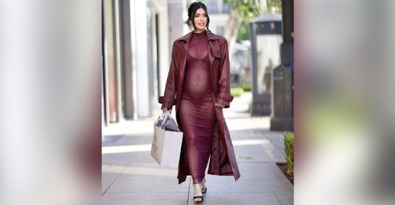 Megan Fox presume su vientre de embarazo en sensual vestido rojo