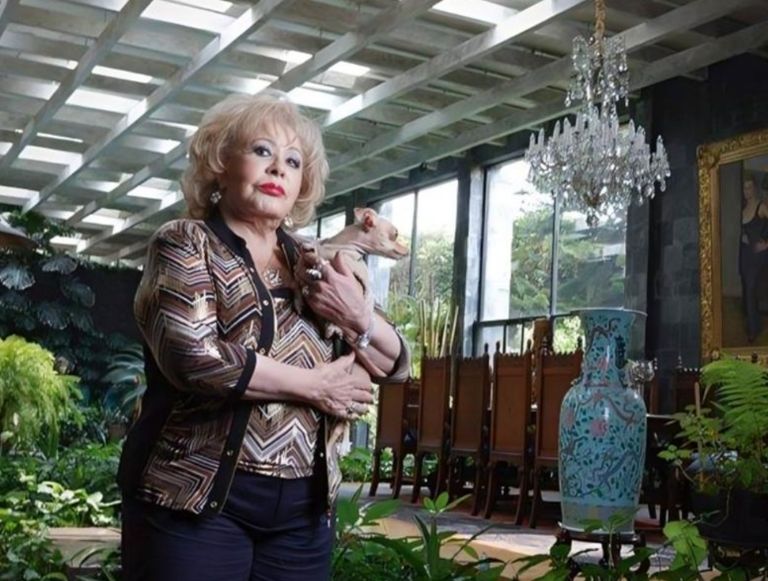 Silvia Pinal en su hogar, situado en la colonia Jardines del Pedregal