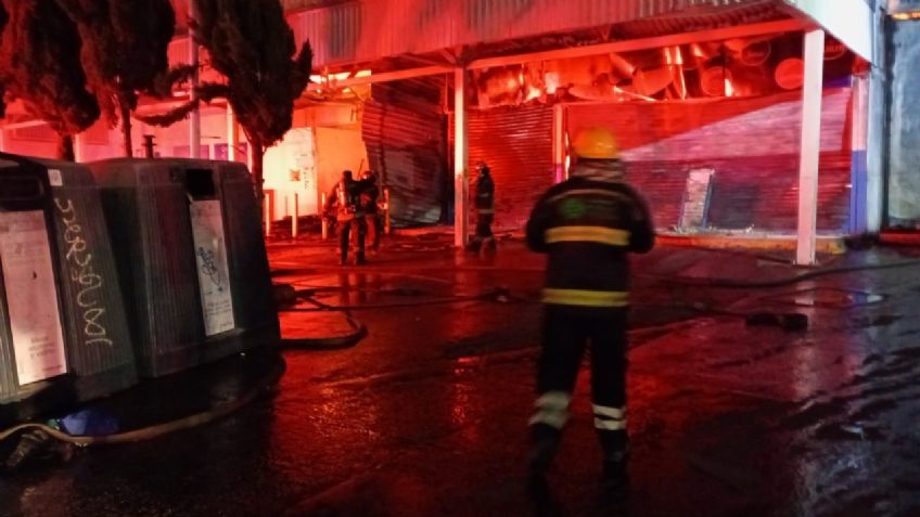 VIDEO: Incendio consume la Gran Bodega de Amalucan, en Puebla; un hombre quedó atrapado