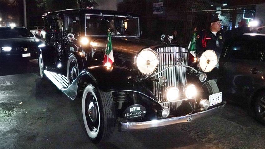 VIDEO: Trasladan cuerpo de Silvia Pinal en lujosa carroza usada por José José y 'Chabelo'