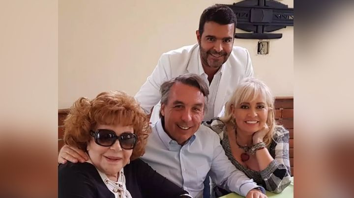 Emilio Azcárraga lamenta muerte de Silvia Pinal y en redes lo tunden por 'abandonarla'