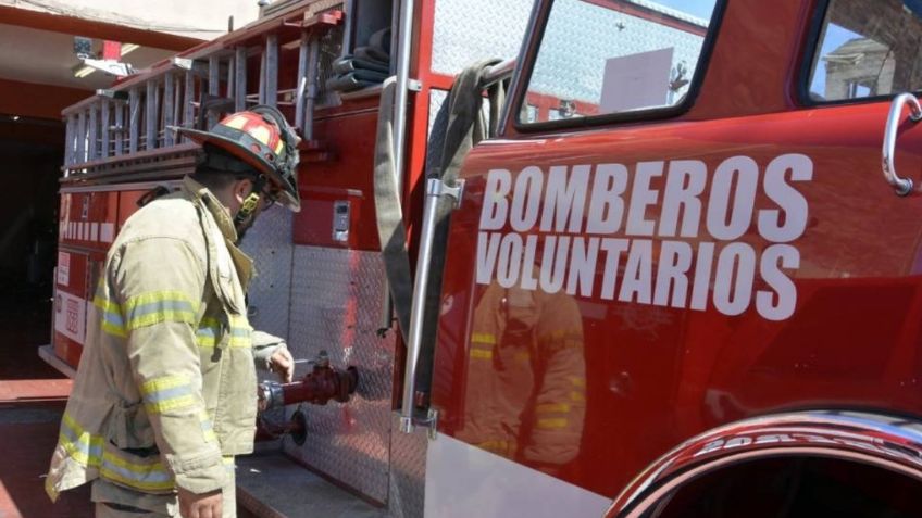 Bombero logra rescatar a un bebé en SLRC; el menor se ahogaba frente a su madre