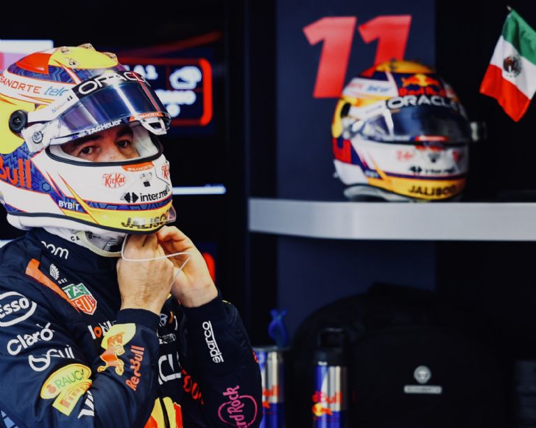 Sergio Pérez explota contra Hugh Bird