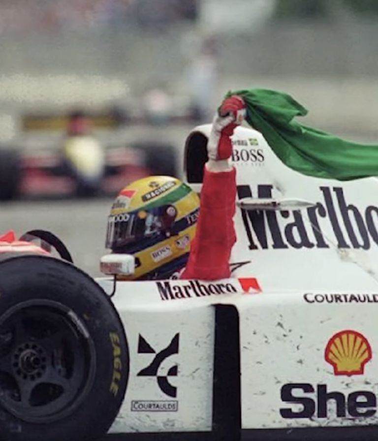 Hamilton conduce monoplaza de Ayrton Senna
