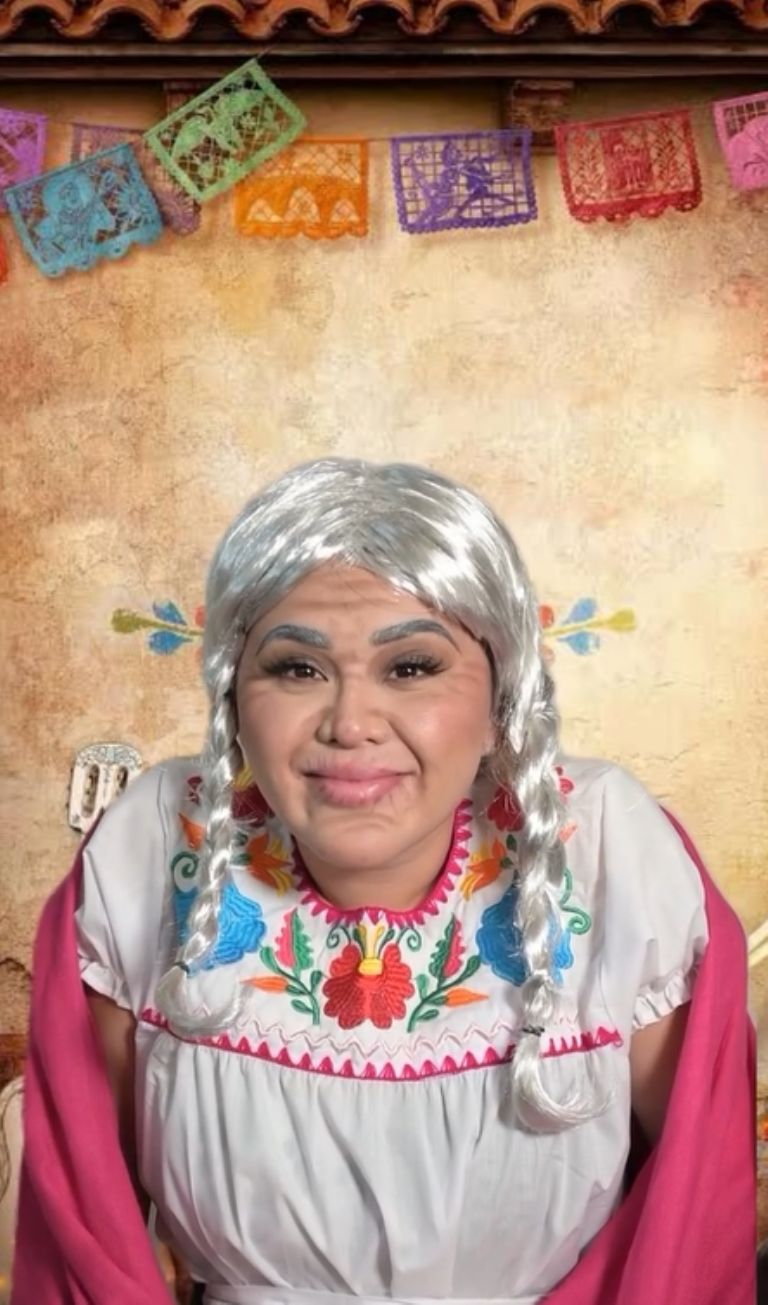 'Gomita' reaparece  disfrazada de 'Mamá Coco' en Instagram