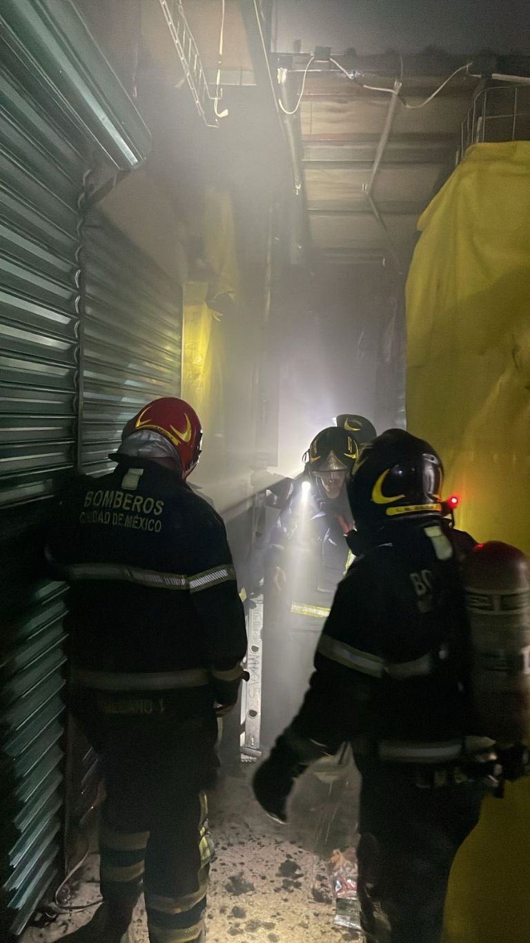 Incendio consume tianguis en Tepito
