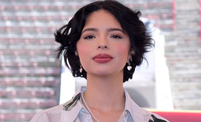 Piden que se le retire el premio de Mujer del Año 2024 a Ángela Aguilar