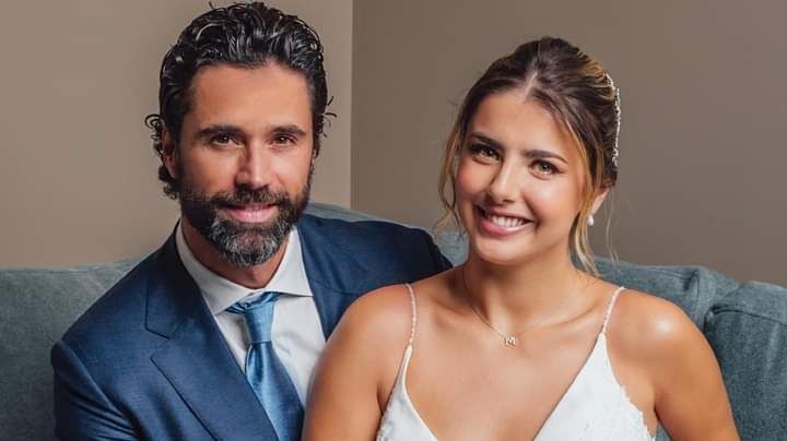 Michelle Renaud y Matías Novoa presentan a su hijo Milo y celebran su vida familiar en España